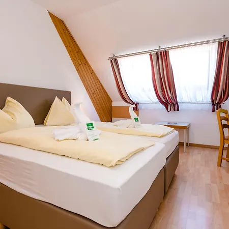 Stadthotel Schwerterbraeu ホテル ユーデンブルク