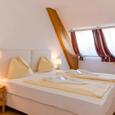 ホテル Stadthotel Schwerterbraeu