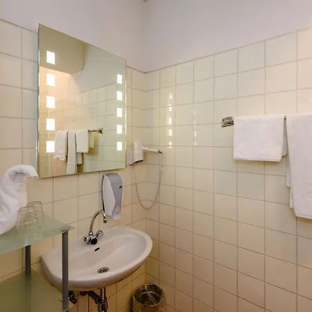 ホテル Stadthotel Schwerterbraeu 3*