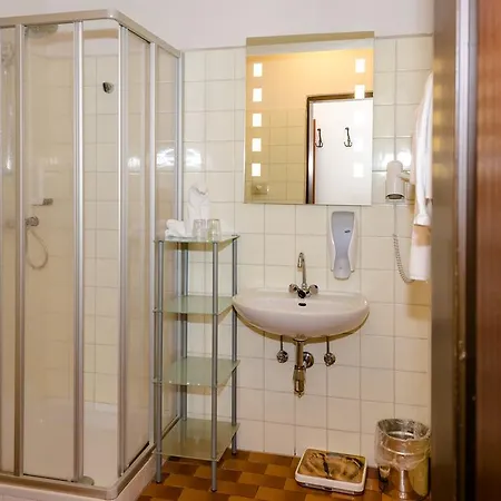 Stadthotel Schwerterbraeu 3* ユーデンブルク