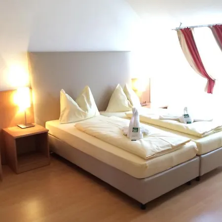 Stadthotel Schwerterbraeu ホテル 3*