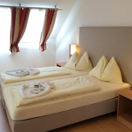 ホテル Stadthotel Schwerterbraeu 3*