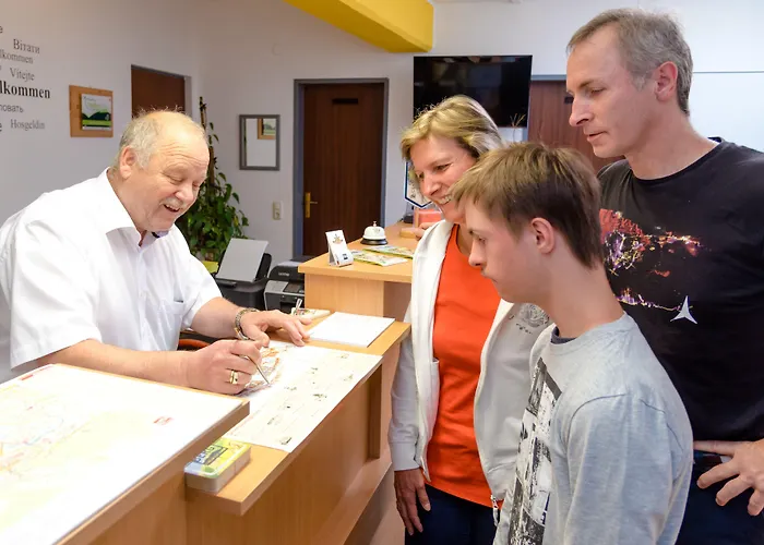 斯驰维尔特尔布劳城市酒店 3* 尤登堡