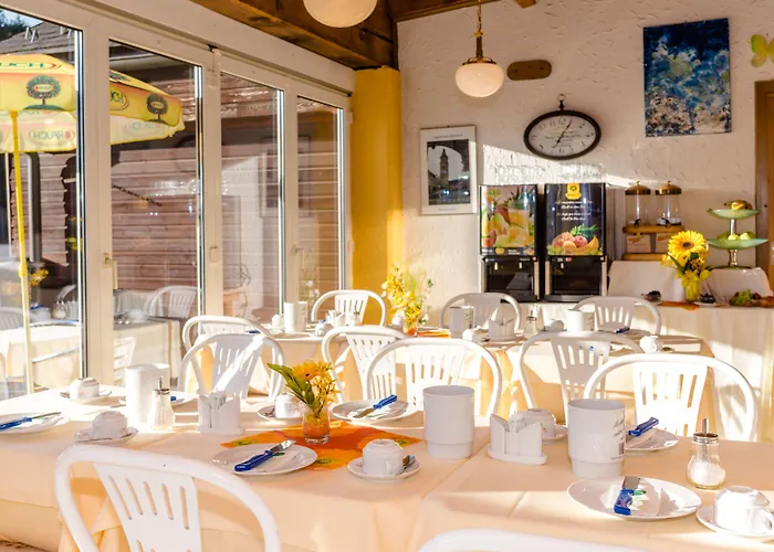 斯驰维尔特尔布劳城市酒店 酒店